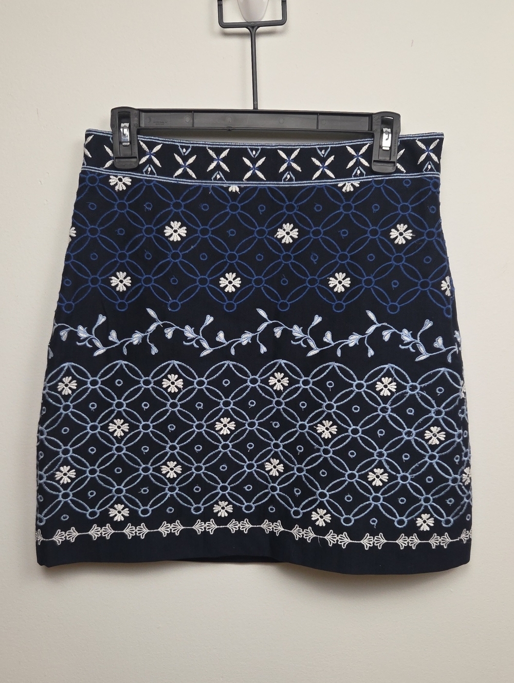 Ann Taylor LOFT Classic Cotton Navy Mini Skirt Light Blue & White Embroidery 4